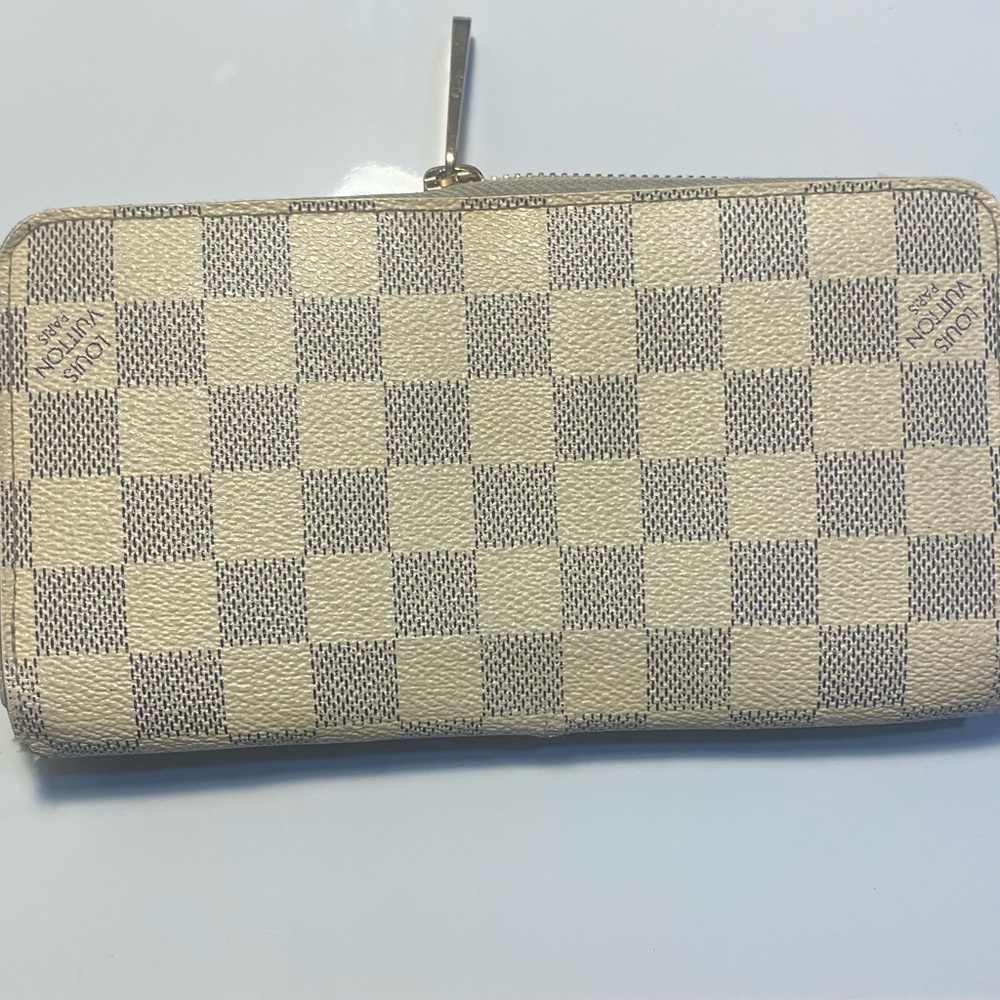 88A.Louis Vuitton Damier Azur Wallet in Cream and Tan /COA /see video /pic.